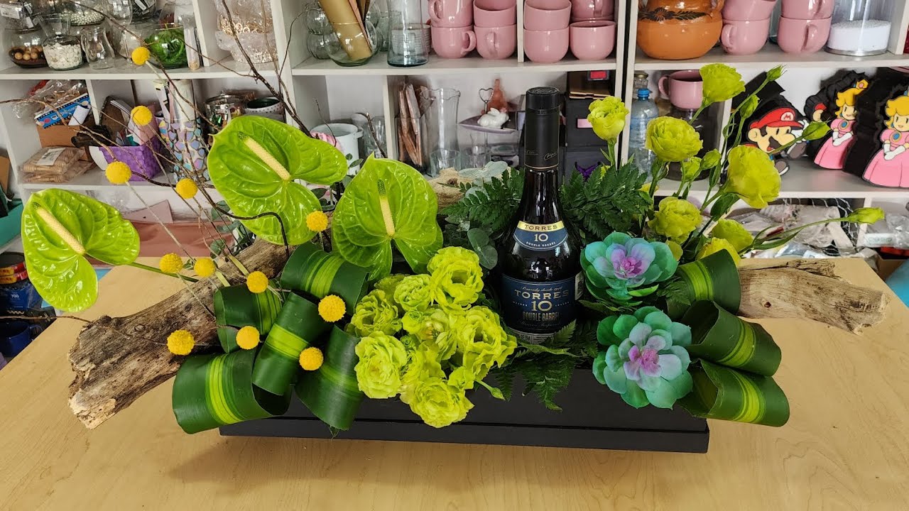Arreglo floral para hombre con botella