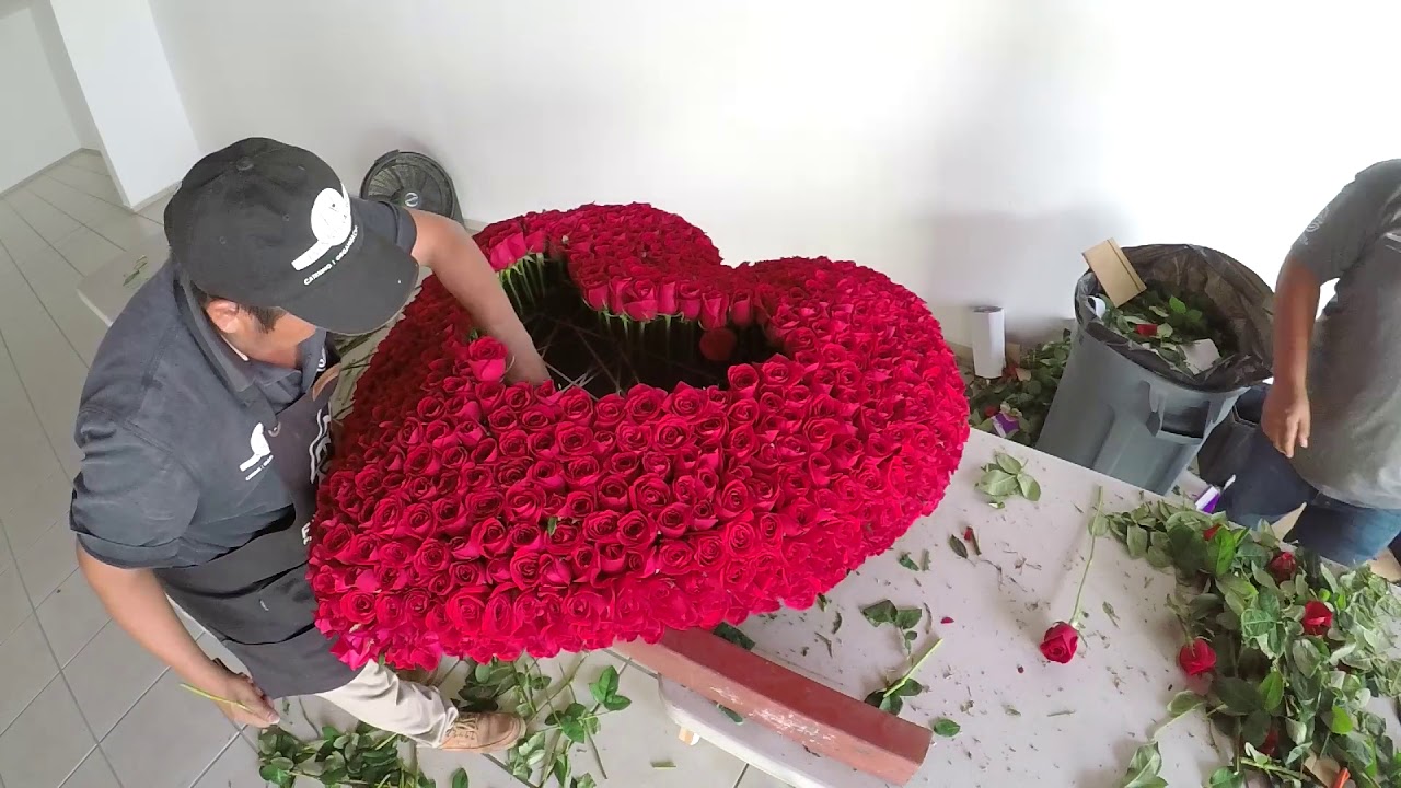 Arreglos gigantes en forma de corazón con rosas
